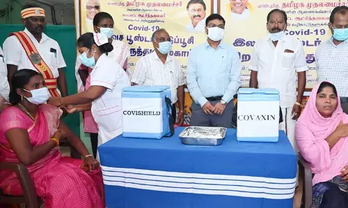 அனைவரும் தடுப்பூசி செலுத்திக் கொள்ள வேண்டும்