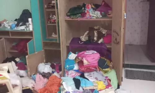விவசாயி வீட்டில் ரூ.3½ லட்சம் நகைகள் கொள்ளை விவசாயி வீட்டில் ரூ.3½ லட்சம் நகைகள் கொள்ளை
