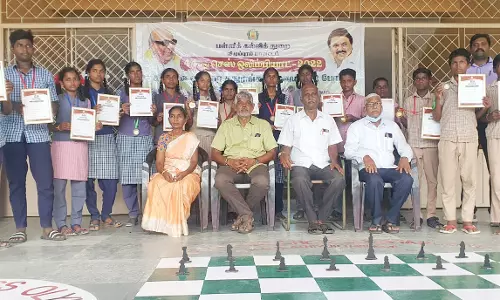 அரசு பள்ளியில் செஸ் போட்டி