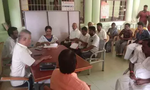 கொடுமுடி காவிரி ஆற்றங்கரையில் பரிகாரங்கள் செய்யக்கூடாது; தனி இடம் ஒதுக்கப்படும்; தாசில்தார் தலைமையில் நடந்த கூட்டத்தில் முடிவு கொடுமுடி காவிரி ஆற்றங்கரையில் பரிகாரங்கள் செய்யக்கூடாது; தனி இடம் ஒதுக்கப்படும்; தாசில்தார் தலைமையில் நடந்த கூட்டத்தில் முடிவு