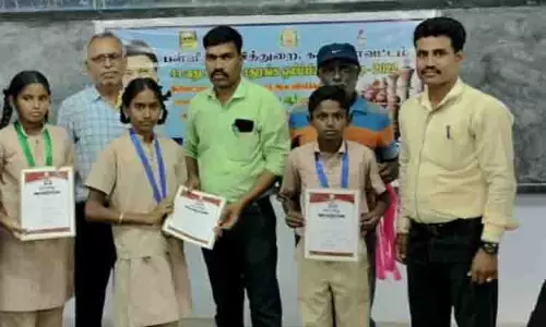 செஸ் போட்டியில் வெற்றி பெற்ற மாணவர்களுக்கு பாராட்டு செஸ் போட்டியில் வெற்றி பெற்ற மாணவர்களுக்கு பாராட்டு