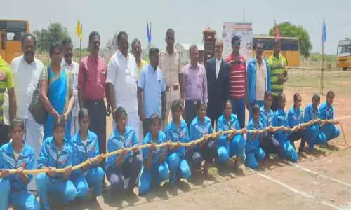 மாநில அளவில் கயிறு இழுக்கும்  போட்டி