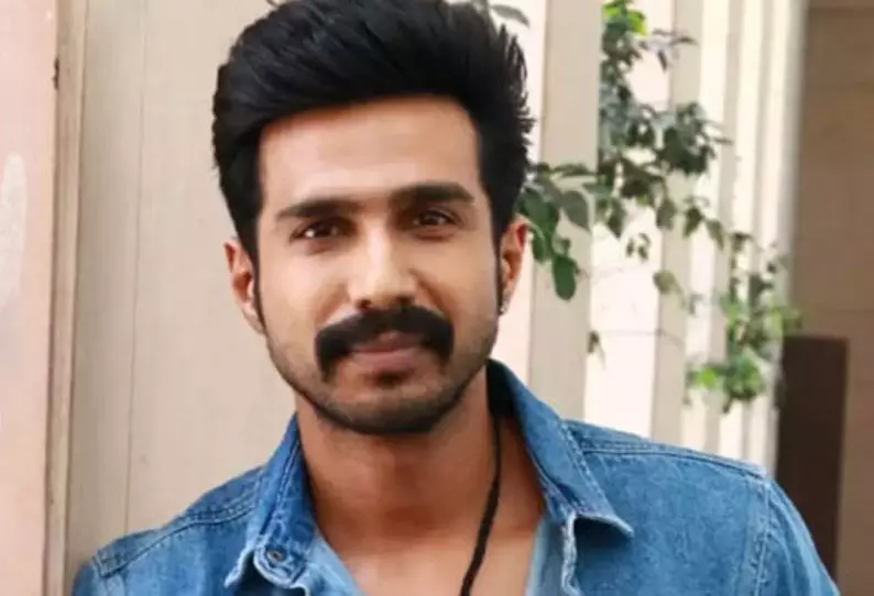 ரன்வீர் சிங் பாணியில் புகைப்படம் வெளியிட்ட விஷ்ணு விஷால் ரன்வீர் சிங் பாணியில் புகைப்படம் வெளியிட்ட விஷ்ணு விஷால்