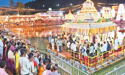 திருத்தணி முருகன் கோவிலில் தெப்ப திருவிழா