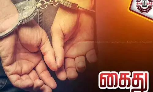 மறைமலைநகர் அருகே திருட்டுத்தனமாக மது விற்ற 2 பேர் கைது மறைமலைநகர் அருகே திருட்டுத்தனமாக மது விற்ற 2 பேர் கைது