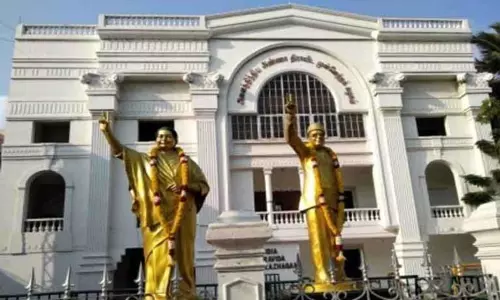 அதிமுக சென்னையில் போராட்டம்... அனுமதி, பாதுகாப்பு கோரி காவல் துறையிடம் மனு அதிமுக சென்னையில் போராட்டம்... அனுமதி, பாதுகாப்பு கோரி காவல் துறையிடம் மனு