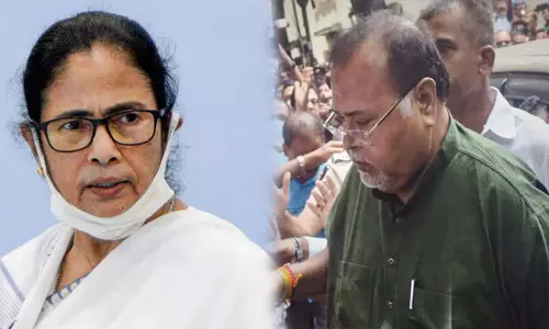 நான் தனிப்பட்ட முறையில் வேதனையடைந்துள்ளேன் - கைதான மாநில மந்திரி குறித்து மம்தா பானர்ஜி கருத்து