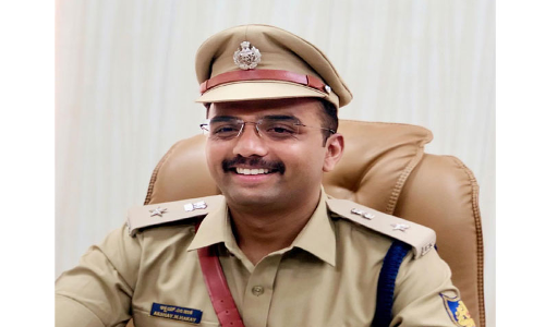 அரசு உண்டு உறைவிட பள்ளியில் மாணவ-மாணவிகளுடன் கலந்துரையாடிய போலீஸ் சூப்பிரண்டு அரசு உண்டு உறைவிட பள்ளியில் மாணவ-மாணவிகளுடன் கலந்துரையாடிய போலீஸ் சூப்பிரண்டு