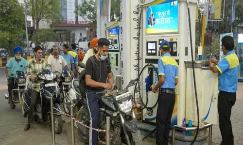 2021-22 நிதியாண்டில் பெட்ரோல் விலை 78 முறையும், டீசல் விலை 76 முறையும் உயர்த்தப்பட்டுள்ளது: மத்திய அரசு 2021-22 நிதியாண்டில் பெட்ரோல் விலை 78 முறையும், டீசல் விலை 76 முறையும் உயர்த்தப்பட்டுள்ளது: மத்திய அரசு
