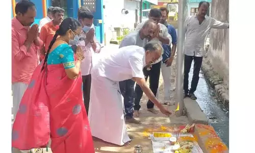 ரூ.11 லட்சம் மதிப்பில் சிமெண்டு சாலை அமைக்கும் பணி