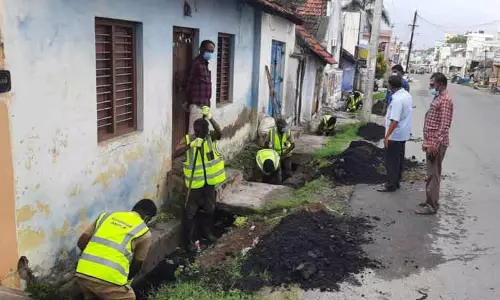 மழைநீர் வடிகால்களை தூர்வாரும் பணி 75 சதவீதம் நிறைவு