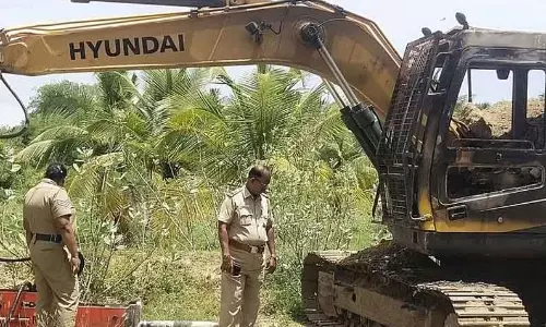 பொக்லைன் எந்திரம் எரிப்பு பொக்லைன் எந்திரம் எரிப்பு