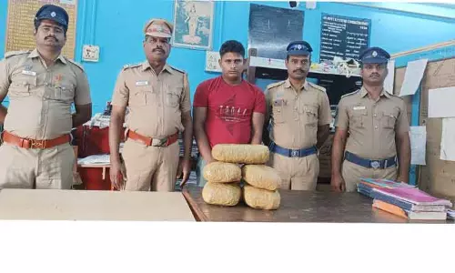 ரெயிலில் கஞ்சா கடத்திய பீகார் மாநில வாலிபர் கைது ரெயிலில் கஞ்சா கடத்திய பீகார் மாநில வாலிபர் கைது