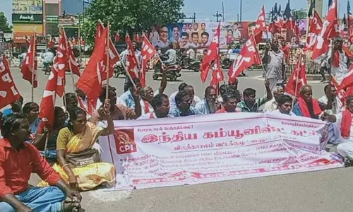 இந்திய கம்யூனிஸ்டு கட்சியினர் சாலை மறியல்