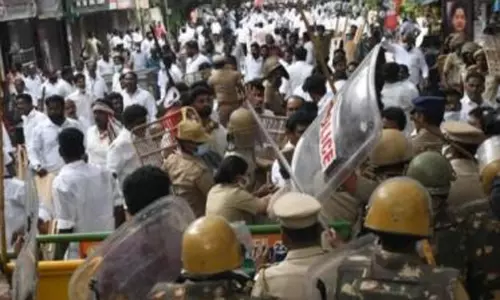 அதிமுக அலுவலகத்தில் நடந்த மோதல் வழக்கு.. 70 பேருக்கு முன் ஜாமீன் வழங்க மறுப்பு