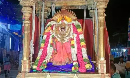 தங்க கேடயத்தில் அம்பாள்