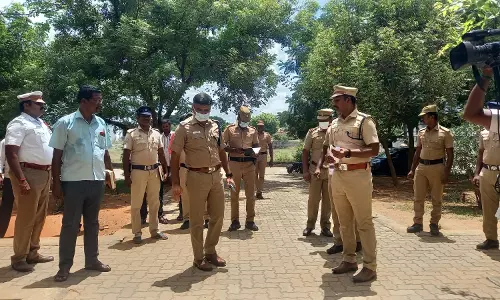 தனியார் கல்லூரி மாடியில் இருந்து குதித்து மாணவி தற்கொலை முயற்சி தனியார் கல்லூரி மாடியில் இருந்து குதித்து மாணவி தற்கொலை முயற்சி