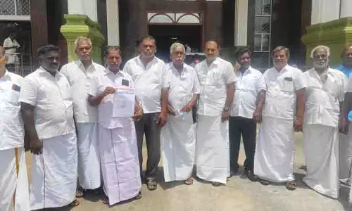 மின் கட்டண உயர்வை திரும்ப பெற வலியுறுத்தி கலெக்டர் அலுவலகத்தில் மனு மின் கட்டண உயர்வை திரும்ப பெற வலியுறுத்தி கலெக்டர் அலுவலகத்தில் மனு