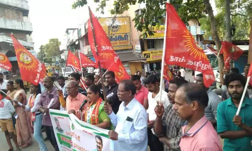 தக்கலையில் நாம் தமிழர் கட்சி ஆர்ப்பாட்டம் தக்கலையில் நாம் தமிழர் கட்சி ஆர்ப்பாட்டம்