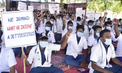 கால்நடை மருத்துவ கல்லூரி மாணவர்கள் உள்ளிருப்பு போராட்டம்