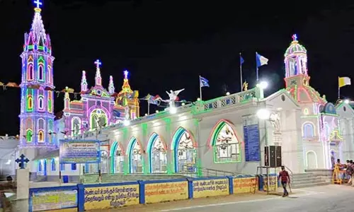 தூத்துக்குடி: பனிமய மாதா பேராலயத்தின் திருவிழா கொடியேற்றத்துடன் தொடங்கியது