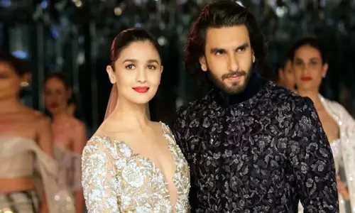 நிர்வாணமாக போஸ் கொடுத்த நடிகர் ரன்வீர் சிங்கிற்கு ஆதரவாக பிரபல நடிகரின் மனைவி கருத்து!