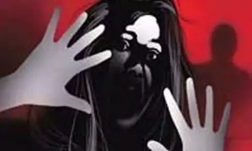 ஒடிசா: பாலியல் ஆசைக்கு இணங்க மறுத்த மாணவி உயிருடன் தீயிட்டு எரித்த கொடூரம்..!