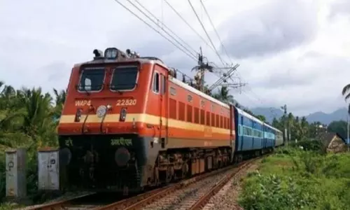 மேற்கு வங்காளம் : உள்ளூர் ரெயில்களில் எல்இடி டிவிக்களை பொருத்த கிழக்கு ரெயில்வே முடிவு