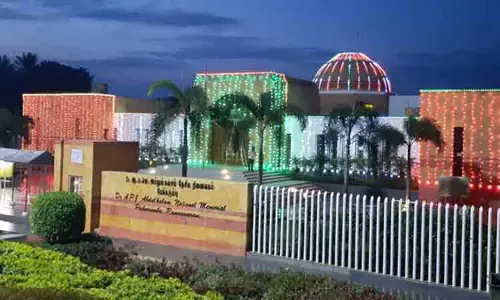 மின்விளக்கு அலங்காரத்தில் கலாம் மணிமண்டபம்