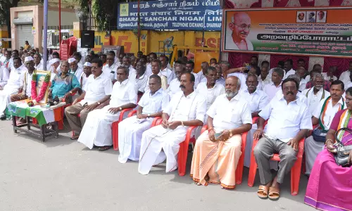 காங்கிரஸ் கட்சியினர் உண்ணாவிரதம்