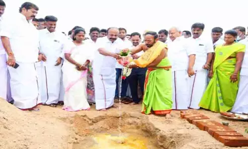 வைகை ஆற்றின் குறுக்கே ரூ.17 கோடியில் உயர்மட்ட பாலம் வைகை ஆற்றின் குறுக்கே ரூ.17 கோடியில் உயர்மட்ட பாலம்