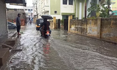 நள்ளிரவில் பரவலாக மழை