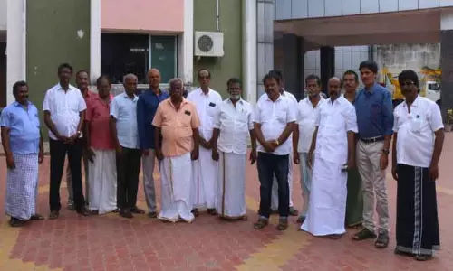 வியாபாரிகள் அனைவருக்கும் தற்காலிக கடை ஒதுக்க வேண்டும்; மாநகராட்சி குறை தீர்க்கும் கூட்டத்தில் மனு