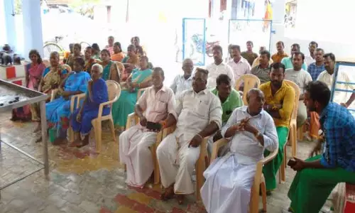 கோவிலில் இந்து முன்னணியினர் உள்ளிருப்பு போராட்டம்