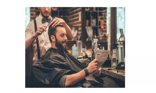 சலூன் கடைக்காரரின்   நூதன பிரசாரம்