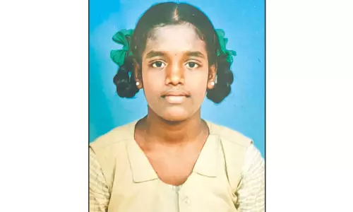 பள்ளி விடுதியில் தற்கொலை செய்த பிளஸ்-2 மாணவியின் உடல் போலீஸ் பாதுகாப்புடன் அடக்கம்