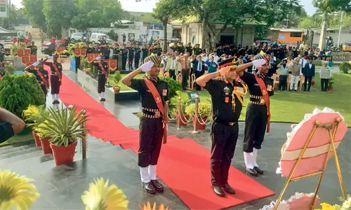 23-வது கார்கில் வெற்றி தினம் அனுசரிப்பு: உயிர் நீத்த வீரர்களுக்கு போர் நினைவுச்சின்னத்தில் அஞ்சலி