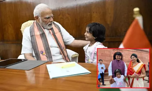நான் யாரென தெரியுமா? பிரதமர் மோடியின் கேள்விக்கு பதில் அளித்து சிரிப்பலை ஏற்படுத்திய சிறுமி நான் யாரென தெரியுமா? பிரதமர் மோடியின் கேள்விக்கு பதில் அளித்து சிரிப்பலை ஏற்படுத்திய சிறுமி