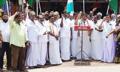 காங்கிரஸ் கட்சியினர் ஆர்ப்பாட்டம் காங்கிரஸ் கட்சியினர் ஆர்ப்பாட்டம்