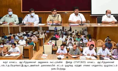 போக்குவரத்துக்கு இடையூறாக உள்ள கடைகளை அகற்ற கோரிக்கை