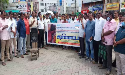 டாஸ்மாக் அனைத்து தொழிற்சங்க கூட்டுக்குழுவினர் ஆர்ப்பாட்டம்