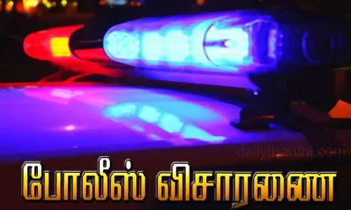 துப்பாக்கியால் சுட்டுக்கொன்று விடுவதாக பொதுமக்களை மிரட்டிய கேரள வாலிபர்கள் துப்பாக்கியால் சுட்டுக்கொன்று விடுவதாக பொதுமக்களை மிரட்டிய கேரள வாலிபர்கள்