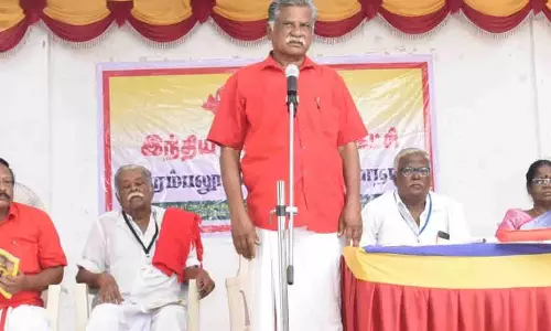 விலைவாசி உயர்வை கட்டுப்படுத்தாவிட்டால் இலங்கையை போல் இங்கும் நிகழும்-இந்திய கம்யூனிஸ்டு மாநில செயலாளர் பேச்சு விலைவாசி உயர்வை கட்டுப்படுத்தாவிட்டால் இலங்கையை போல் இங்கும் நிகழும்-இந்திய கம்யூனிஸ்டு மாநில செயலாளர் பேச்சு