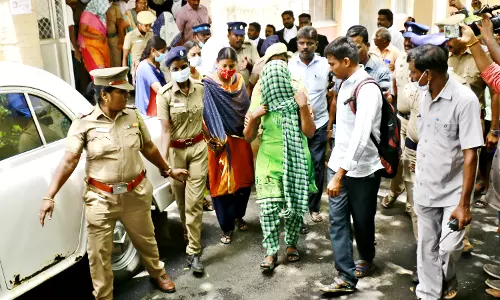 பள்ளி தாளாளர் உள்பட 5 பேரை காவலில் எடுத்து சி.பி.சி.ஐ.டி. போலீசார் துருவி, துருவி விசாரணை பள்ளி தாளாளர் உள்பட 5 பேரை காவலில் எடுத்து சி.பி.சி.ஐ.டி. போலீசார் துருவி, துருவி விசாரணை