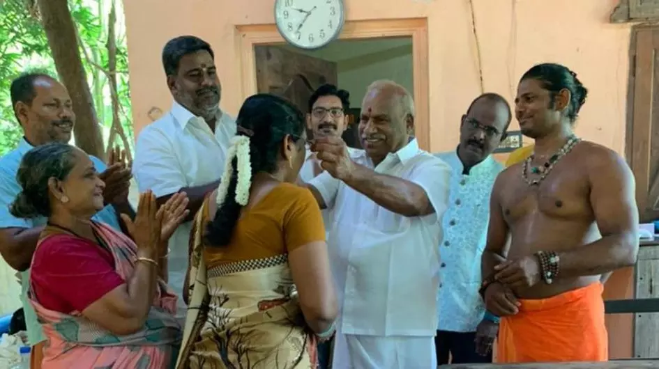 100 பேருக்கு மூக்கு கண்ணாடி 100 பேருக்கு மூக்கு கண்ணாடி