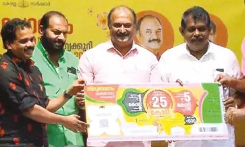 ஓணம் பம்பர் லாட்டரி டிக்கெட்டுகள் வெளியீடு: முதல் பரிசாக ரூ.25 கோடி அறிவிப்பு நிதி மந்திரி தகவல்