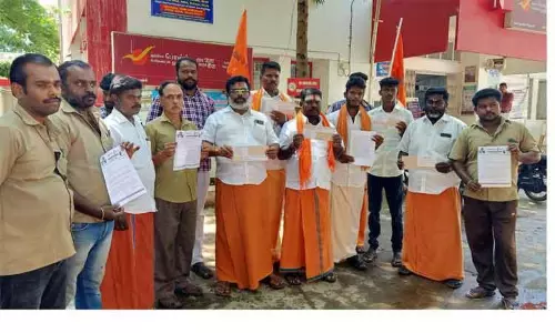 சிவசேனா கட்சி சார்பில் பிரதமர், ஜனாதிபதிக்கு தபால் அனுப்பும் போராட்டம் சிவசேனா கட்சி சார்பில் பிரதமர், ஜனாதிபதிக்கு தபால் அனுப்பும் போராட்டம்