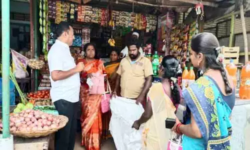 தடை செய்யப்பட்ட பிளாஸ்டிக் பைகள் பறிமுதல்