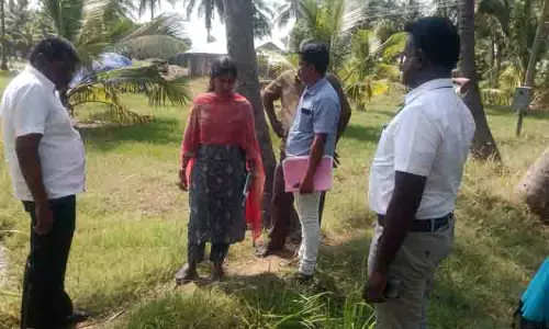 புன்னம் பகுதியில் உள்ள கால்வாய்களை அதிகாரிகள் திடீர் ஆய்வு புன்னம் பகுதியில் உள்ள கால்வாய்களை அதிகாரிகள் திடீர் ஆய்வு