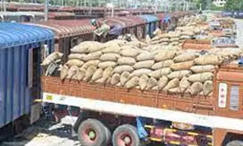 நீடாமங்கலத்தில் இருந்து தர்மபுரிக்கு அரவைக்காக 2 ஆயிரம் டன் நெல்